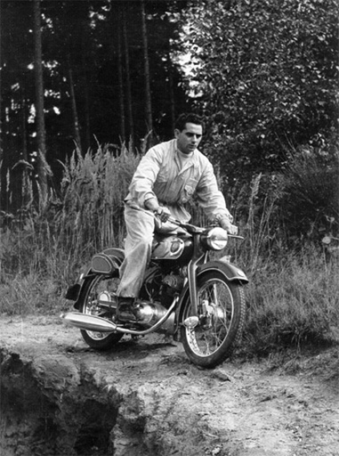Werner Haas auf seiner Superfox am Panzerkessel in Augsburg